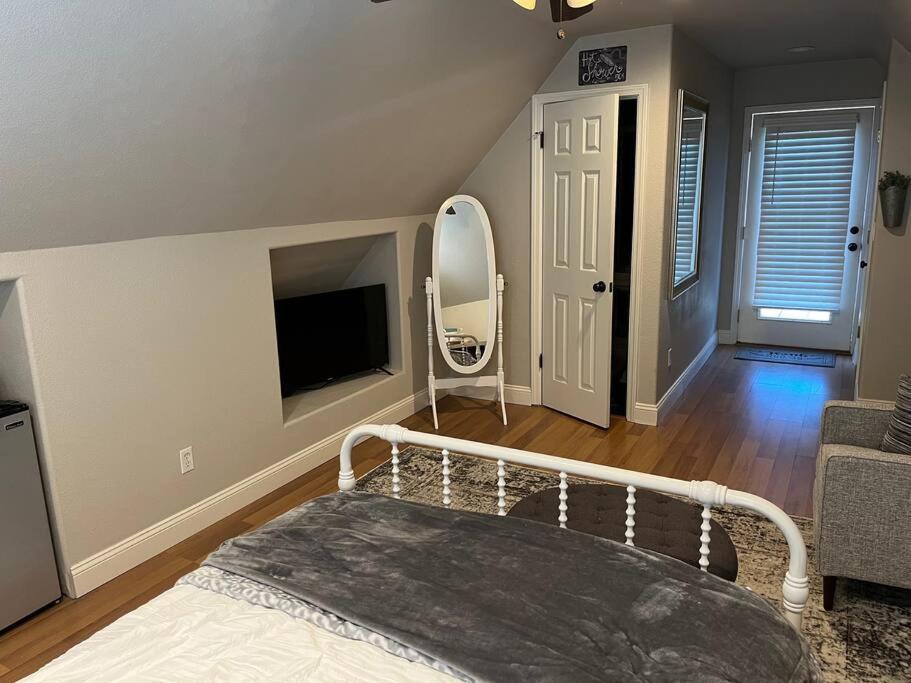 Adorable 1 Bedroom With Pool, And Horse Arena Оукдейл Екстериор снимка