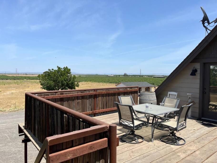 Adorable 1 Bedroom With Pool, And Horse Arena Оукдейл Екстериор снимка